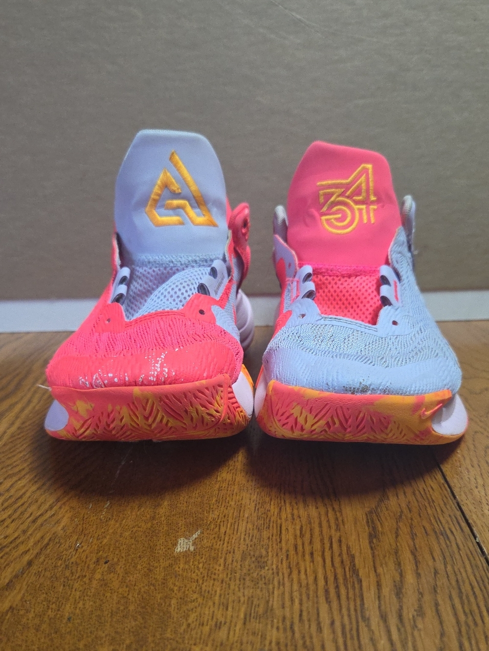 Nike Giannis Immortality 2 basketball shoes *need Laces*